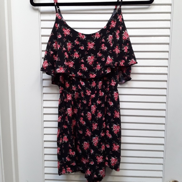 Material Girl Ruffle Romper Shorts Floral XS - Picture 2 of 8